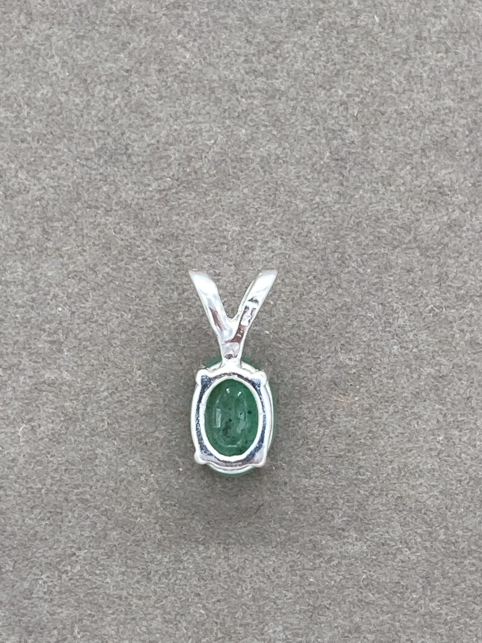 Emerald pendant back