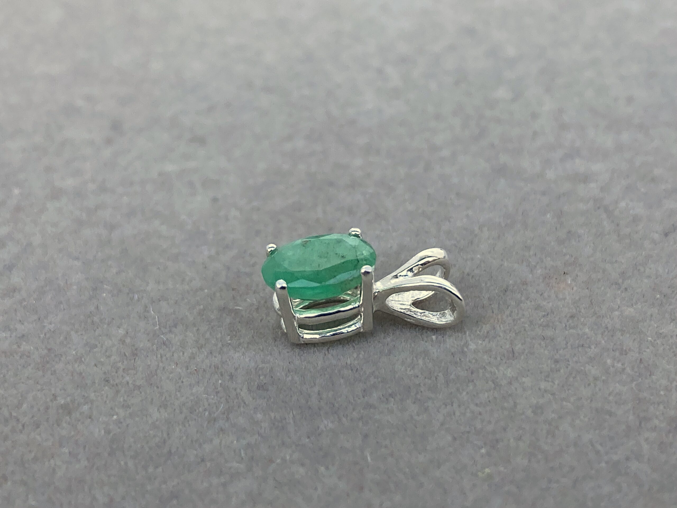 Emerald pendant side