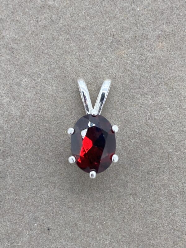 Garnet pendant front