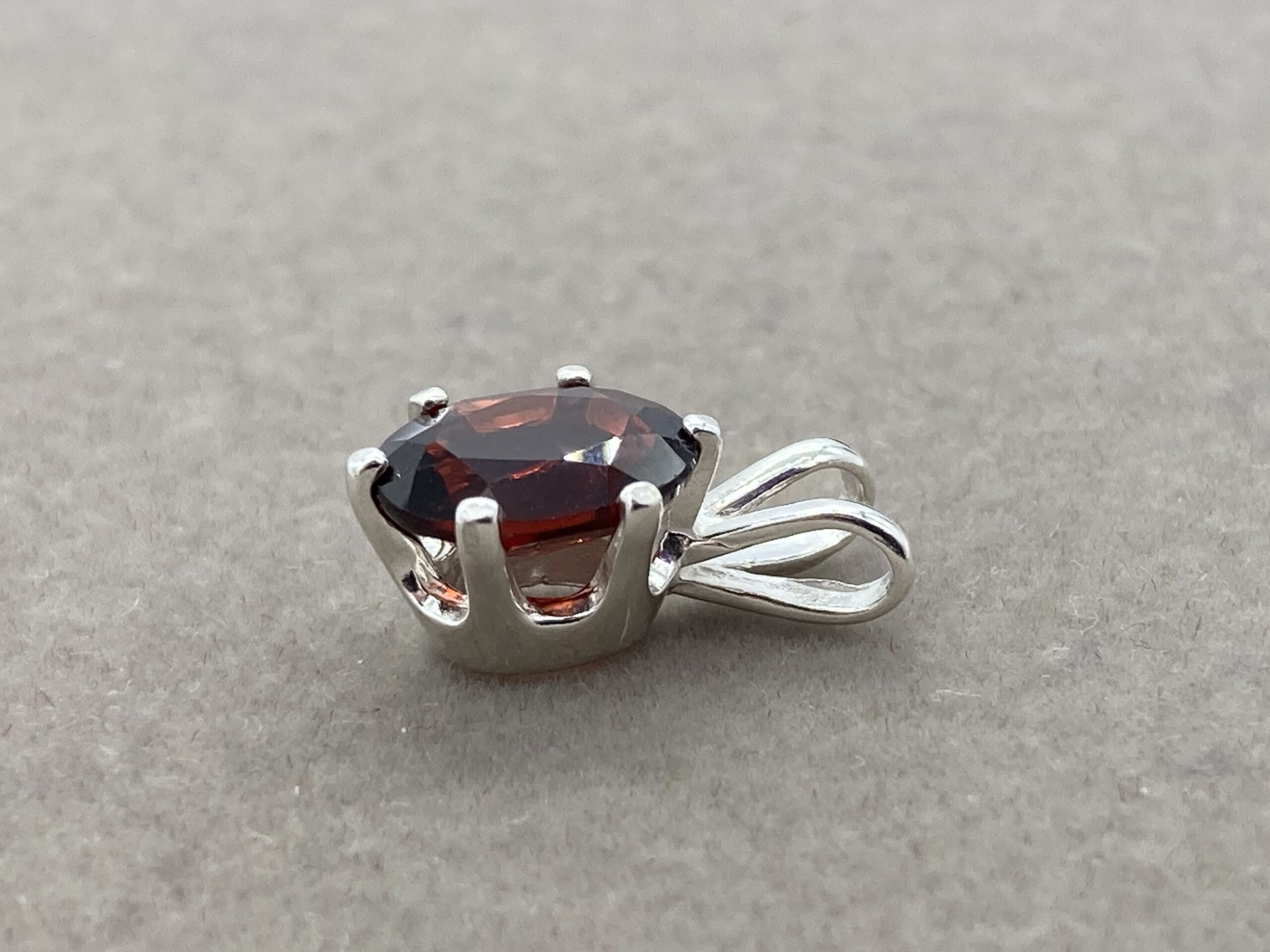 Garnet pendant side